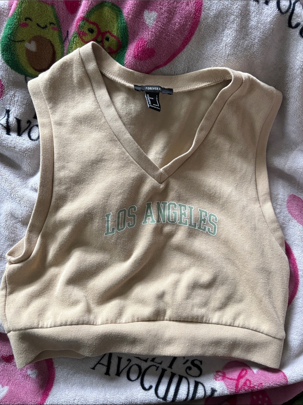 Forever 21 Beige V‑Neck 'Los Angeles' Sleeveless Crop Top